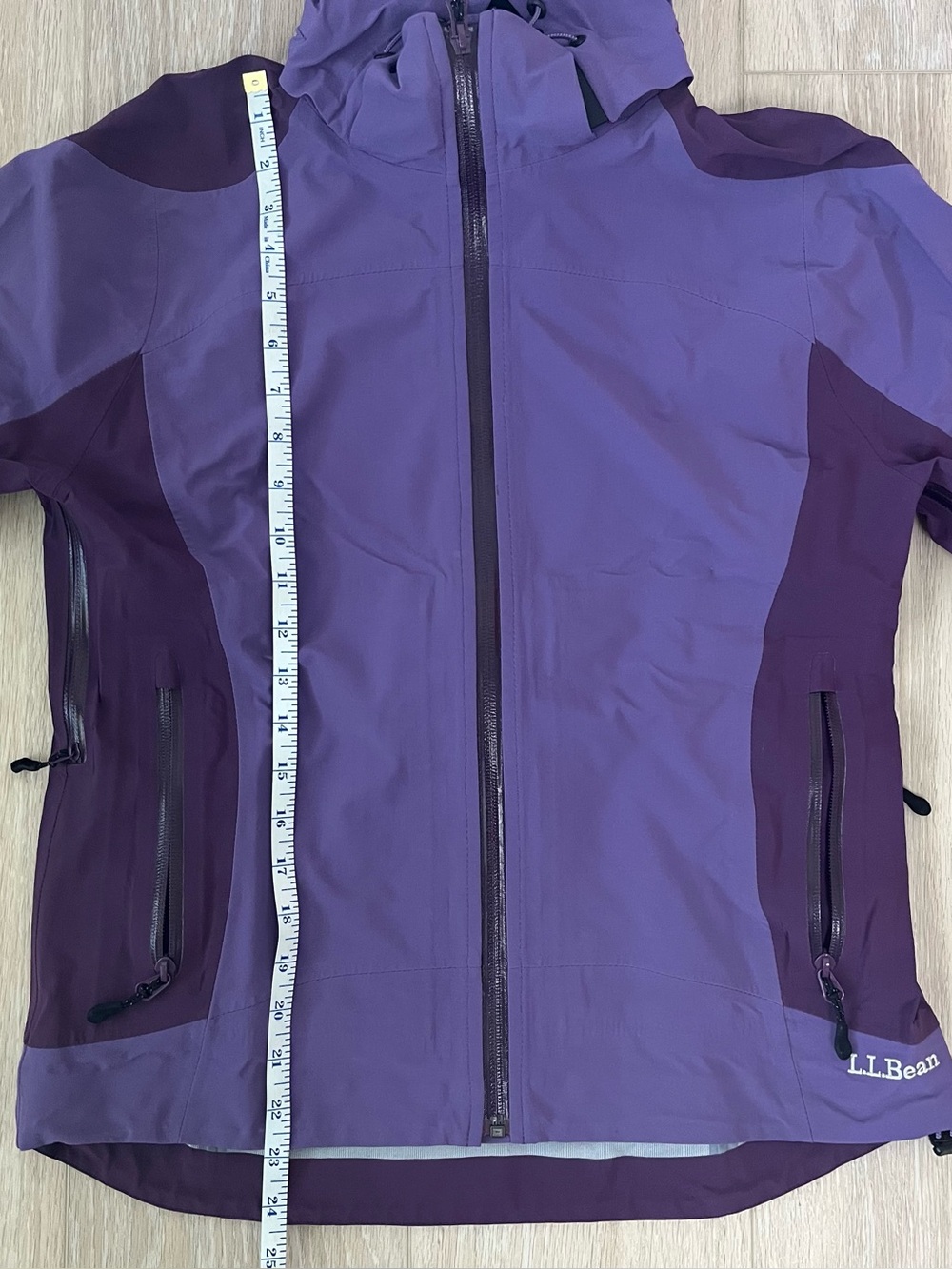 L.L. Bean Women's Gortex Rain Jacket - Picture 9 of 11